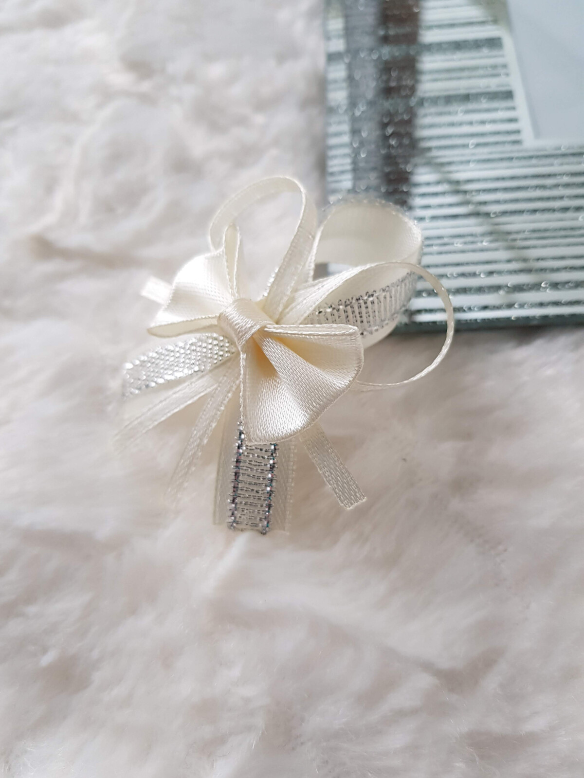 Przypinki dla gości weselnych + ecru srebrne
