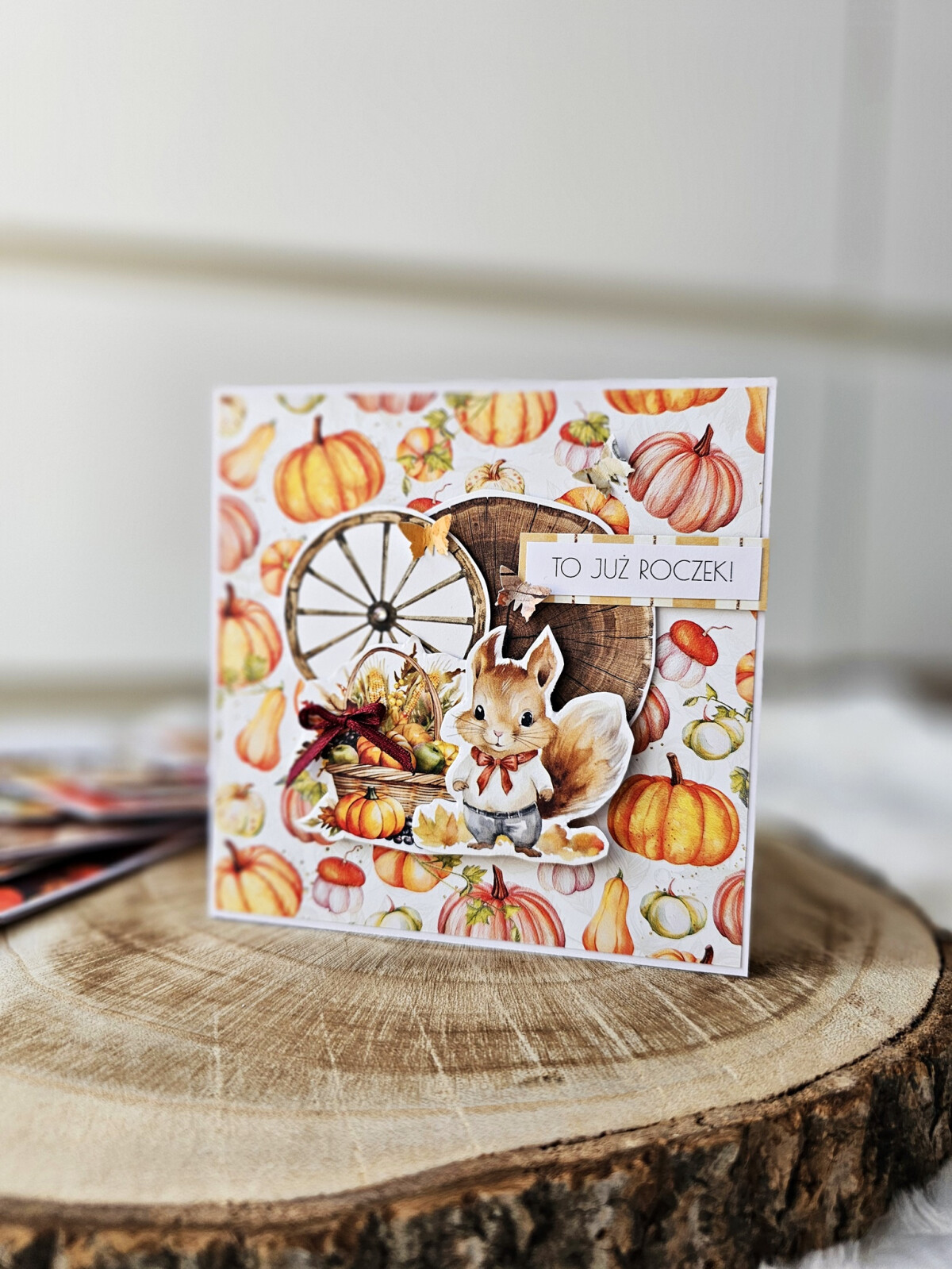 Kartka urodzinowa na roczek z wiewiórką jesienna