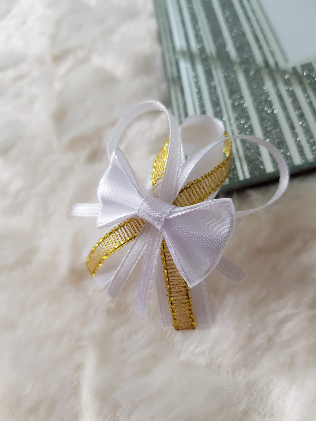Przypinki dla gości weselnych + białe złote