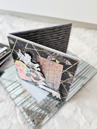 Kartka urodzinowa shaker card WEDNESDAY 