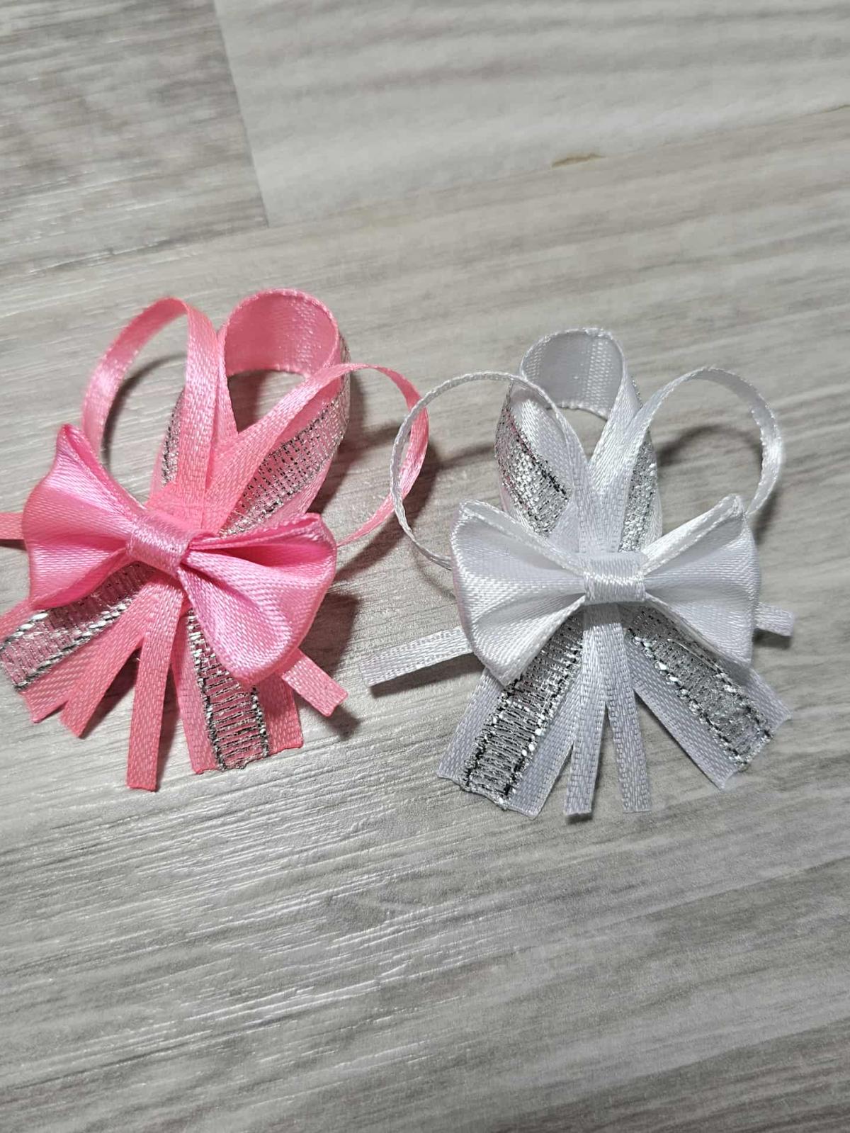 140 szt Przypinki dla gości weselnych + białe róż mix