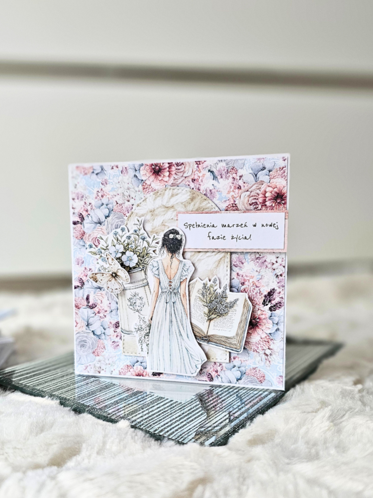 Kartka z okazji urodzin dla dziewczyny, kobieta