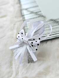 Przypinki dla gości weselnych + białe retro w kropki