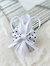 Przypinki dla gości weselnych + białe retro w kropki