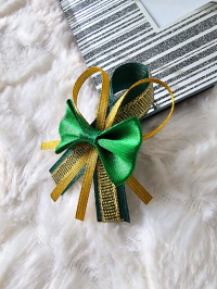 Przypinki dla gości weselnych + butelkowa zieleń szmaragd